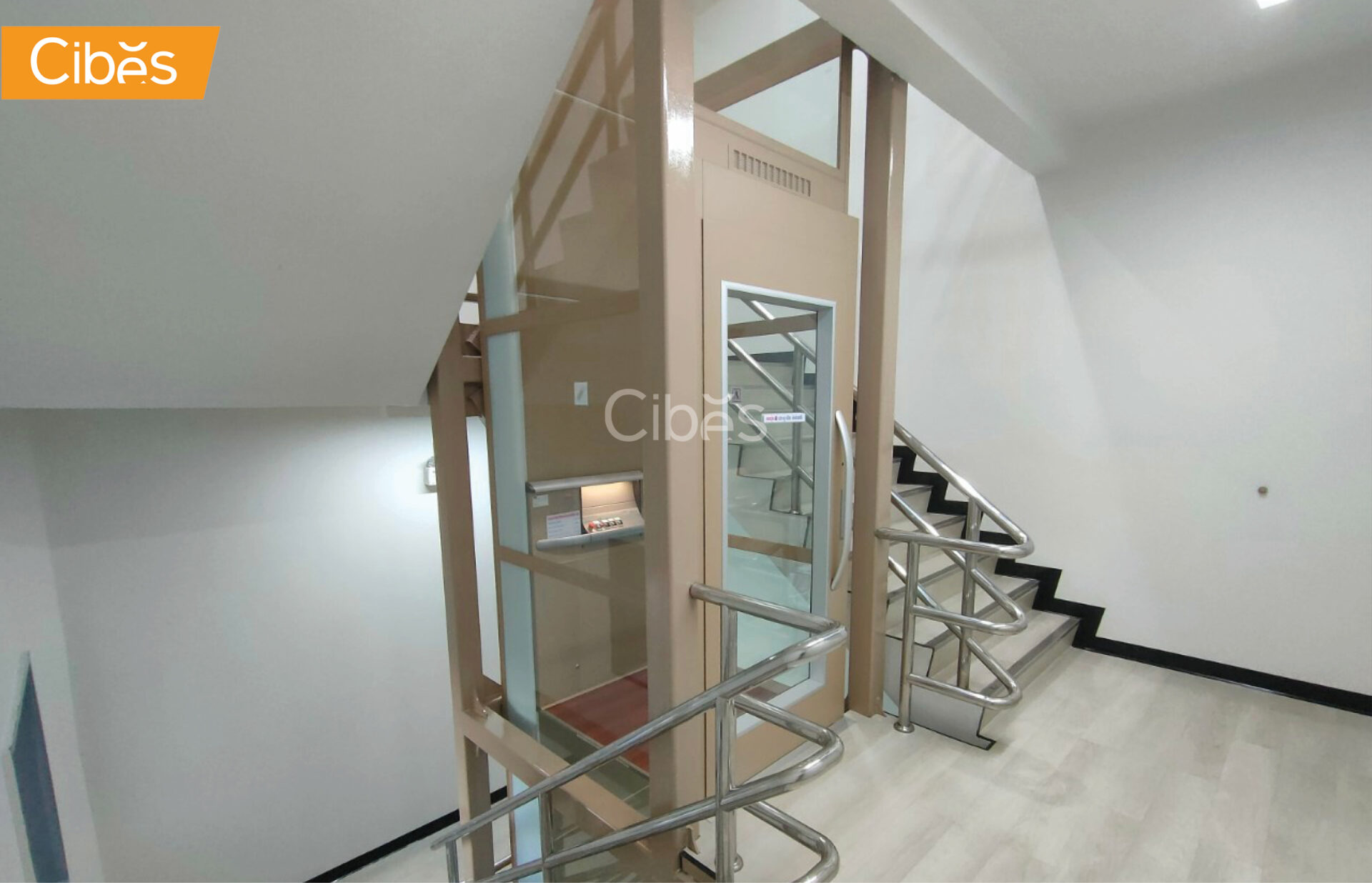 HOME LIFTS – Middle of stairs clas6
