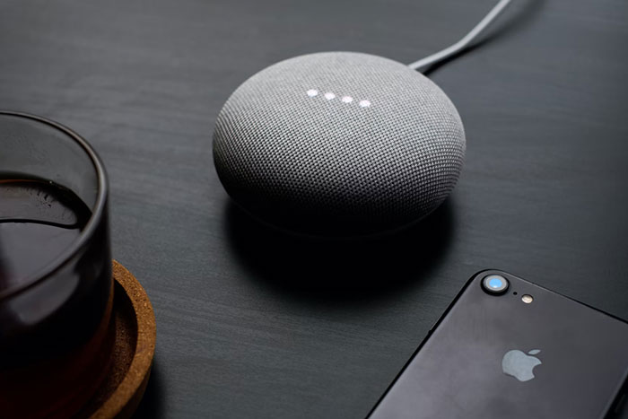 Google Home อุปกรณ์ Smart Home ที่สามารถควบคุมอุปกรณ์ IoT หรือ อุปกรณ์อิเล็กทรอนิกส์ต่าง ๆ จากระยะไกล