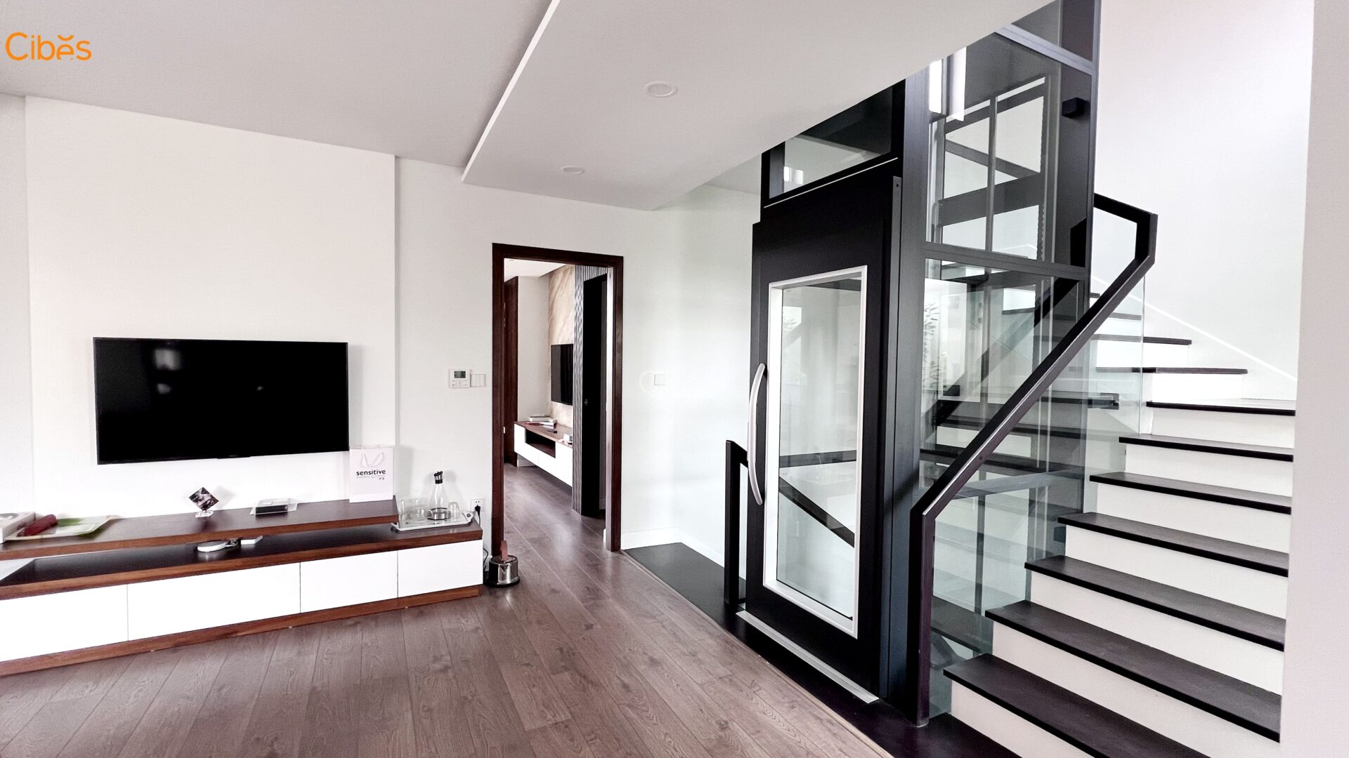Lift installed in a luxury house at Vinhome Riverside Hanoi Vietnam 2 global projects Cibes Home Lift ลิฟท์บ้าน