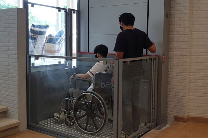 cibes b385 lift for wheelchair user