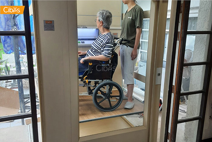 elderly lift with wheel chair