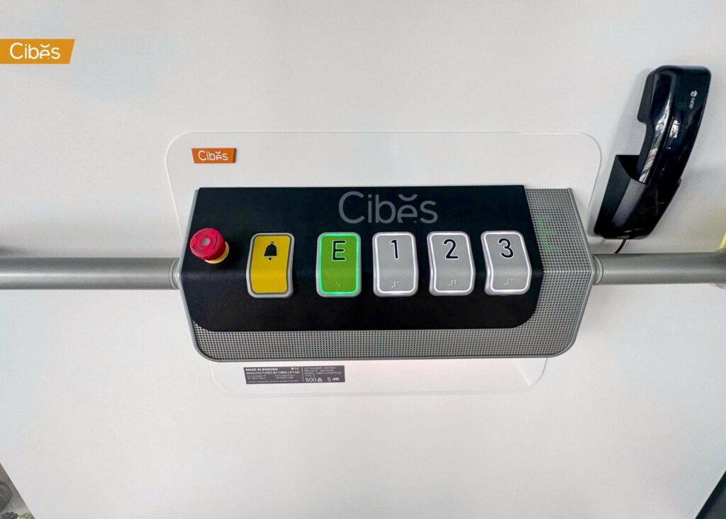 Cibes Cloud Plus ลิฟท์บ้าน 4 ชั้น สี Signal White (ขนาด 1125 x 1350 )