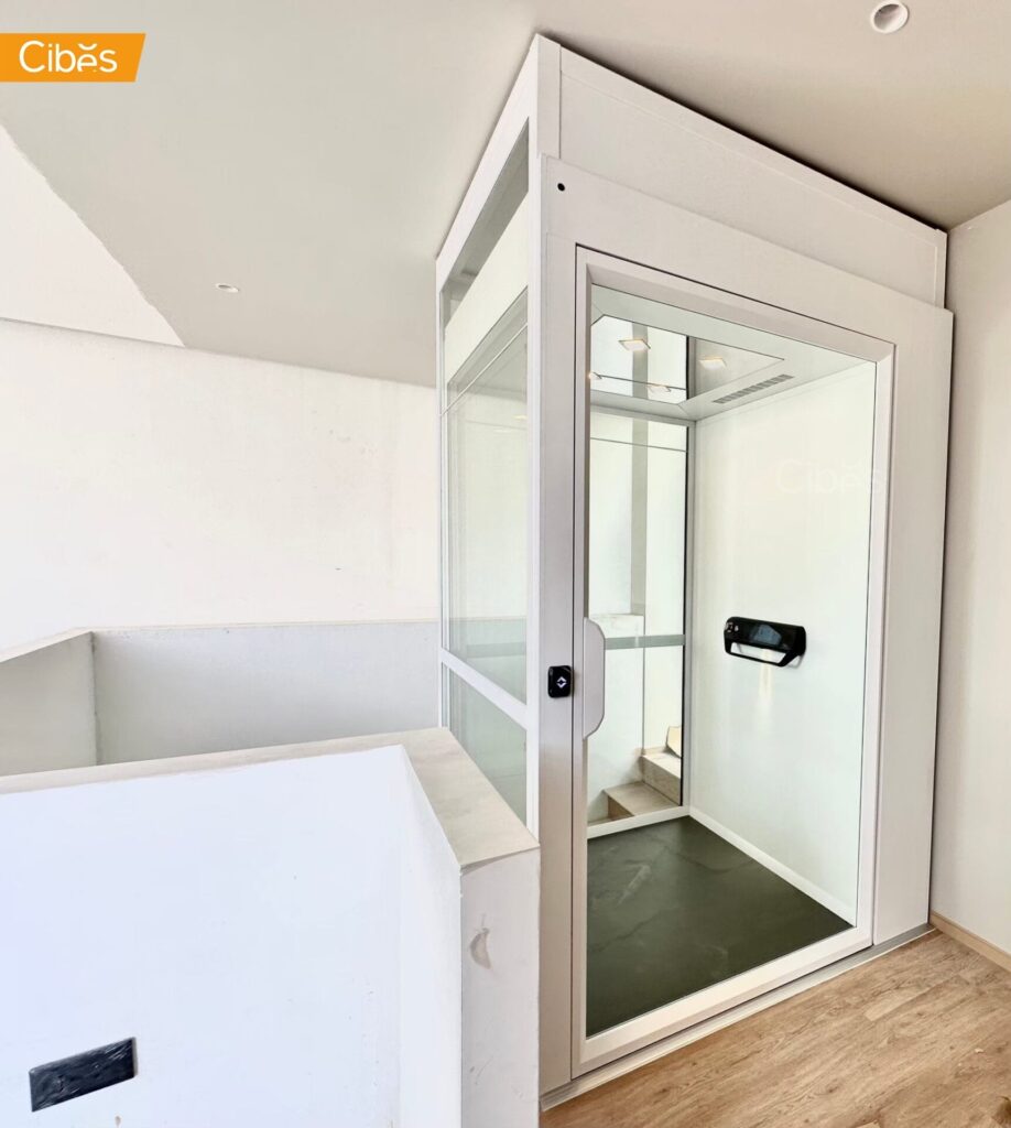 Cibes V90 Elegance ลิฟท์บ้าน 3 ชั้น สี Organic Signal White (ขนาด 1210×1315)
