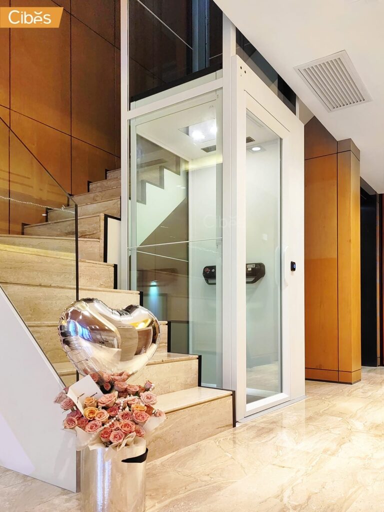 Cibes V90 Elegance ลิฟท์บ้าน 3 ชั้น สี Organic Signal White (ขนาด 810×815)