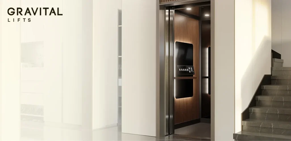 ลิฟท์บ้าน Gravital รุ่น Essence ที่ตั้งในปล่องลิฟท์ตรงช่องกลางบันได